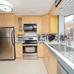 Cozy 3 Bedroom Contemporary Home With Free Parking