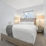 Large Townhome Near Anthony Henday In Ellerslie With Driveway & Visitor Parking, King Bed, 4 Queen Beds, Fully Equipped Kitchen & More!