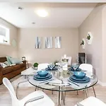 Bright Spacious Suite - King Bed - Long Stays -Wifi