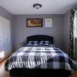 Beautiful 5 Bdrm Ac Home, Pool, Yard, Wifi, Fireplace, Parking, Transit, Town Centre - Sleeps 10