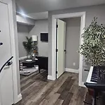 Cozy Basement Suite - Private Entrance - Free Netflix
