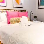 The Obsolete Suite - King Bed - Fireplace - Pet Friendly