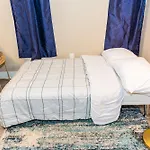 Queen Bed * Netflix * Wifi * Long Or Short Stays