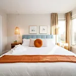 The Azure, Near Dt & University, Two King Beds!