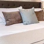 The Azure, Near Dt & University, Two King Beds!