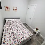 Family-Friendly, Netflix, Cozy Comfy 2 Bed Room Basement Suite,Sleeps 5