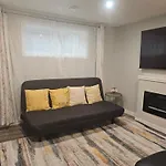 Cozy 2 Bedroom Suite, Queen Beds, Near The Airport
