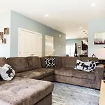 Modern Home - King Bed - Garage - Long Stays