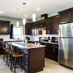Modern Home - King Bed - Garage - Long Stays