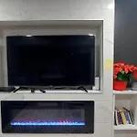 Cozy 2-Bedroom Basement Guest Suite With Private Entrance And Proximity To The Airport