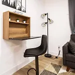 The Zen Den, King Bed, Near Dt, Wem, Heated Floor, Bsmt Suite