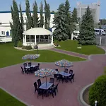 Chateau Louis Hotel & Conference Centre