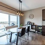 Best Home With Lake View