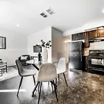 Stunning Modern Suite - King Bed - Free Parking & Netflix - Fast Wi-Fi - Long Stays Welcome