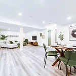 Spacious Bright Suite - Sleeps 4 - King Bed - Nflx