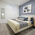 Elegant Escape With King Bed, Long Stays, Wem, Disney