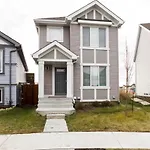 Cozy Home Away From Home In Laurel Edmonton
