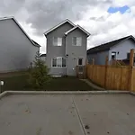 Cozy Home Away From Home In Laurel Edmonton