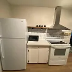 Morden Newly Renovated 1Br Flats, Walk To Whyte
