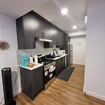 Pebbles\' Cozy 2Bed Basement Suite - Near Downtown