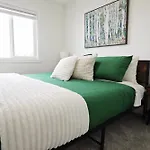 Escape In Style, Golf,King Beds,Disney+,Near Wem