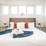 *Executive Home* Long Stays - Garage - Wifi & Nflx