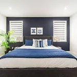 The Jasper, Ac, 4 Bd, Sleeps 8, Near Dt & Wem!