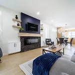 Modern Retreat, Aircon, Backyard, Near Dt & Wem