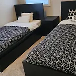 Spacious 8 Family Friend House
