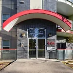 Studio Loft, 2 Bd, Ug Parking, 5 Min To Rogers!
