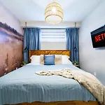 Stunning Suite-Hot Tub-Kingbed-Fireplace-Mins-Yeg