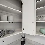 Retro Retreat - 3Bdr, 1 Bath, Close To City Center