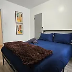 Retro Retreat - 3Bdr, 1 Bath, Close To City Center