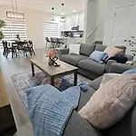 Beautiful Home With 4 King Beds,Airport,Disney+