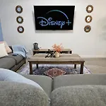 Beautiful Home With 4 King Beds,Airport,Disney+