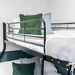 5Br-Luxury Retreat-Hot Tub-King Bed-Rogers Place-Dt