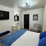 Commercial Hotel