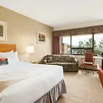 Travelodge By Wyndham Edmonton East