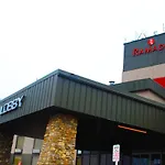 Ramada By Wyndham Edmonton Yellowhead Nw