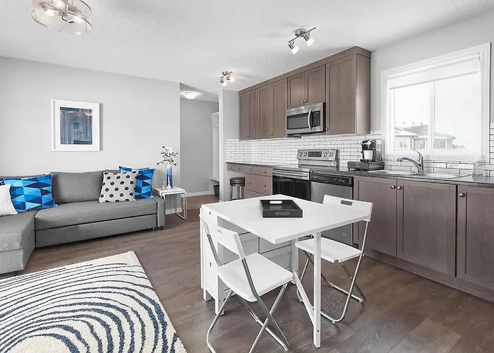 Grey Havens Laneway Home With Ac And Garage Near Wem