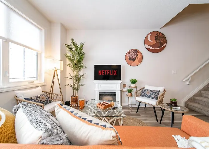 Bali Style Home - King Bed - Fireplace - Jacuzzi - Fast Wi-Fi - Free Netflix & Garage Parking