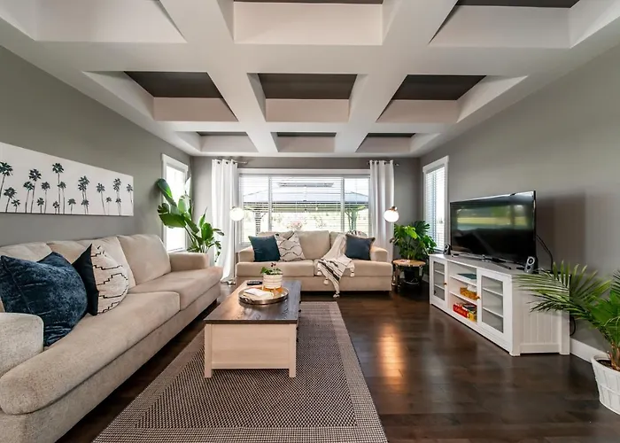 Amazing Luxe Home, Ac, Huge Yard, Firepit, Pet Friendly, Sleeps 10!