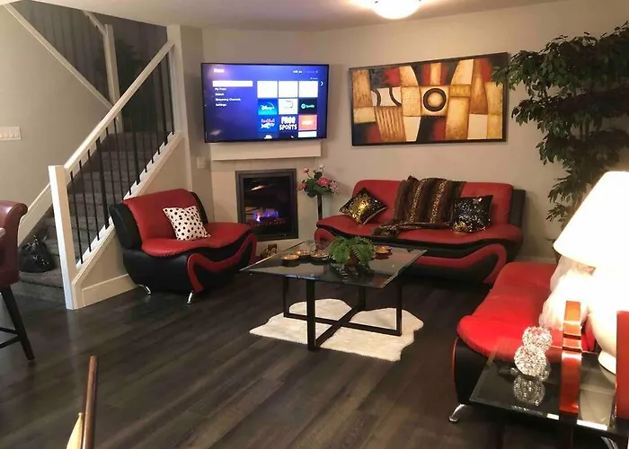 Cheerful And Beautiful 3 Bedroom Home Close Lake