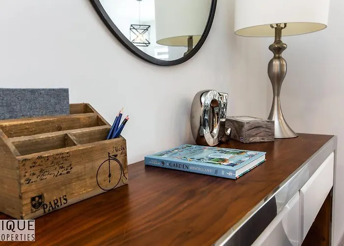 *New*Chic Modern Home*King Bed*Foosball*Sleeps 8!