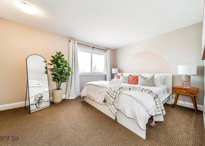 Cozy 3Bd W/Ac, Patio, Theatre Room, 15 Min To Dt