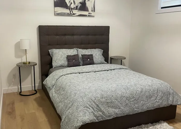 Stylish 2 Bedroom Suite In Sw Edmonton Close To Windermere And Edmonton International Airport