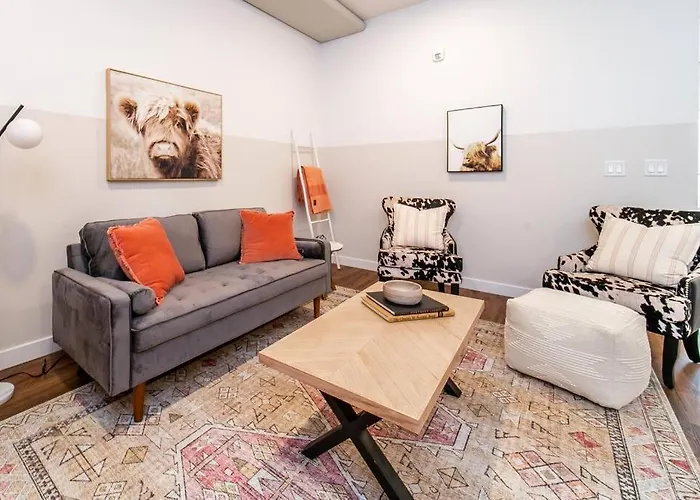 Modern Country Retreat-5 Min To Dtn-U/G Parking