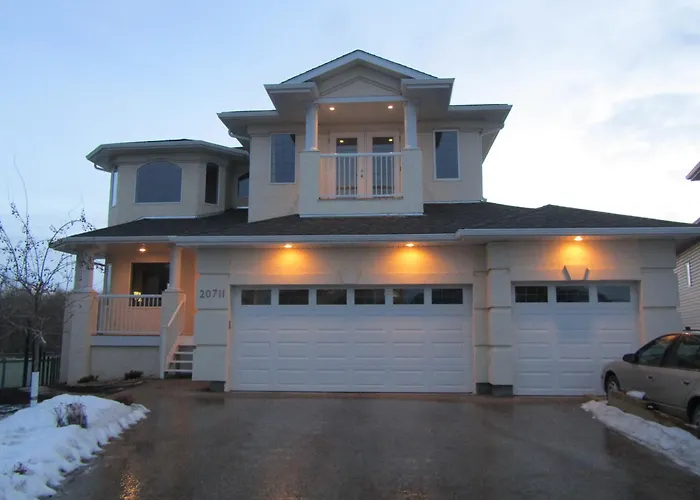 Lewis Estates Golf Course Executive Home By Henday, Whitemud, Step To Shops!