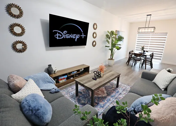 Beautiful Home With 4 King Beds,Airport,Disney+