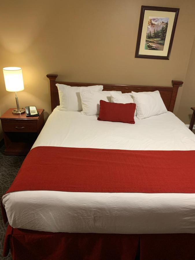 Hotel Sands & Edmonton